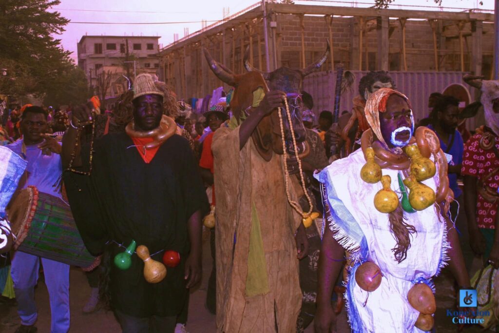 Du 8 au 17 décembre, le vieux quartier de Bamako Coura a été le théâtre d'une célébration exceptionnelle. Pendant 10 jours, la ville a vibré au rythme du théâtre, de la danse et des installations d'artistes visuels, marquant ainsi la 5e édition des Praticables.